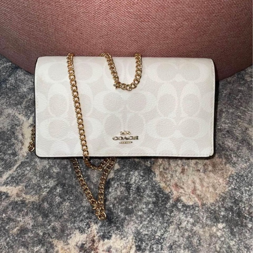 Coach Wallet on Chain